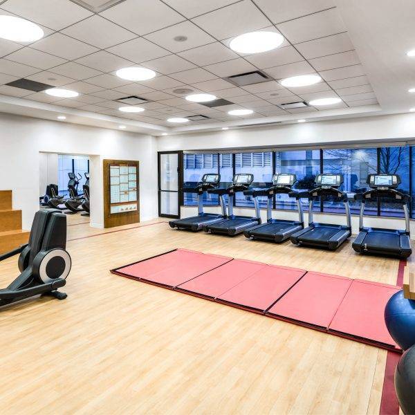 spacious fitness facility in Sheraton Vancouver Airport in Richmond